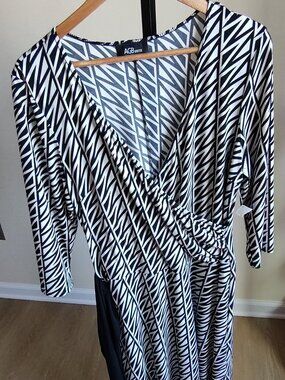 AGB Dress Black & White Dress with Belt - Size 16
